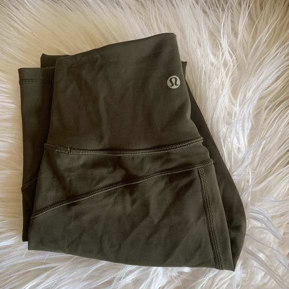 Lululemon In Movement Tight 25” - Picture 1 of 11